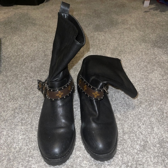 Women’s Louis Vuitton Boots - Picture 1 of 9